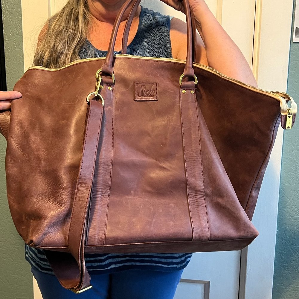 Carryall Travel Bag in Oiled Mahogany - Detachable Broken Shoulder Strap